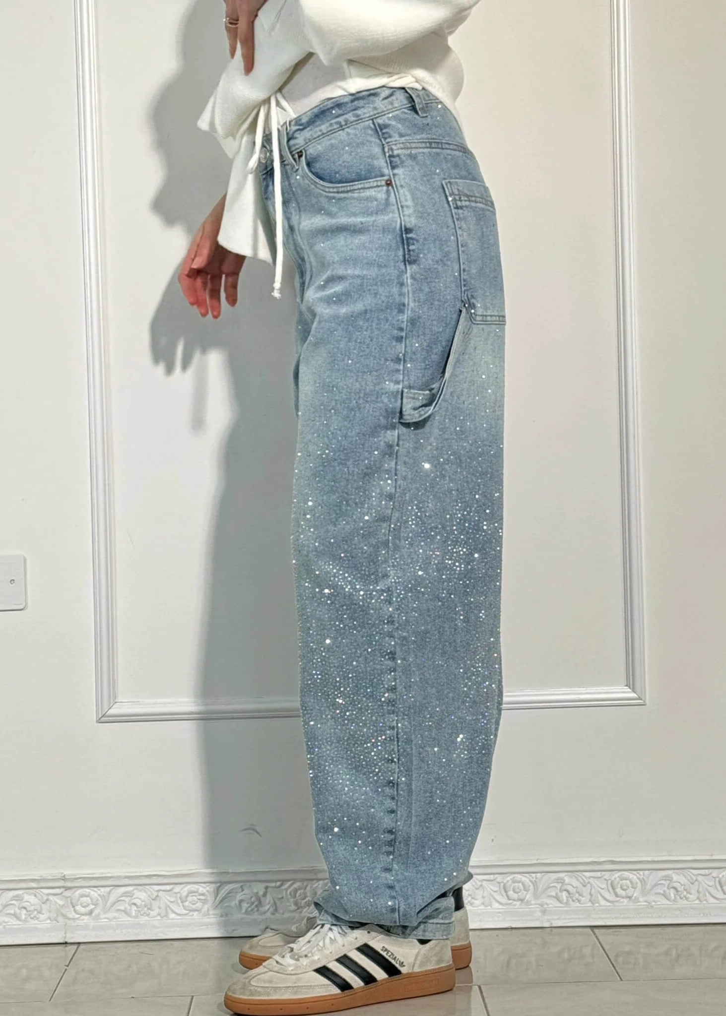 Julia - Jeans taille haute à jambes larges et poches à boutons