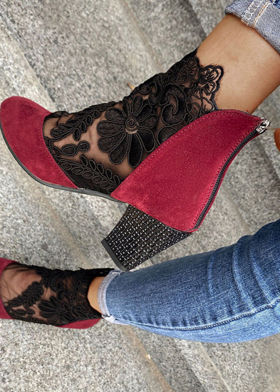 Talons hauts en dentelle élégants