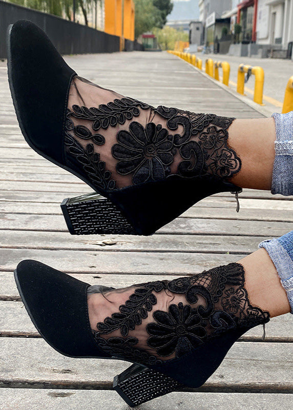 Talons hauts en dentelle élégants