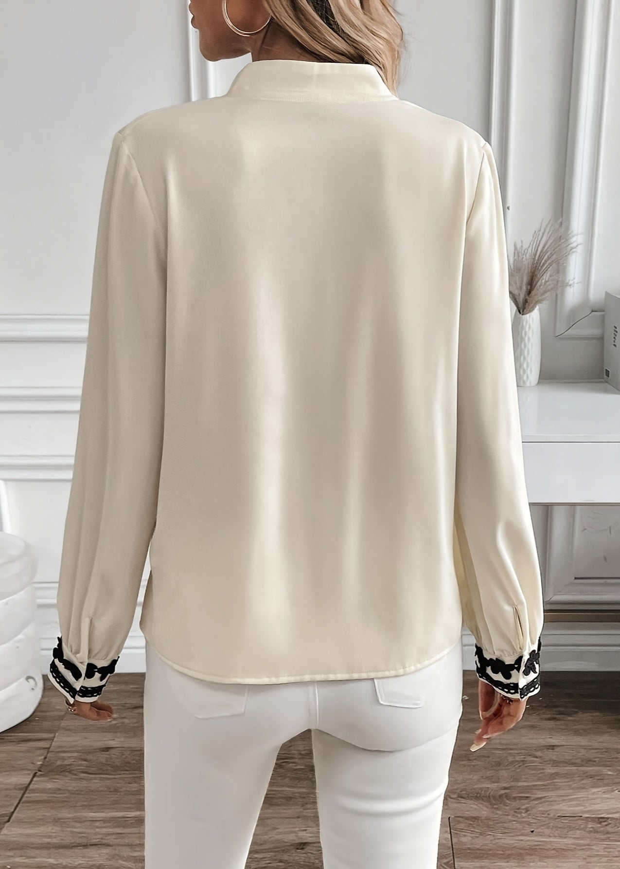 Avery - Blouse avec Boutons en Dentelle Florale